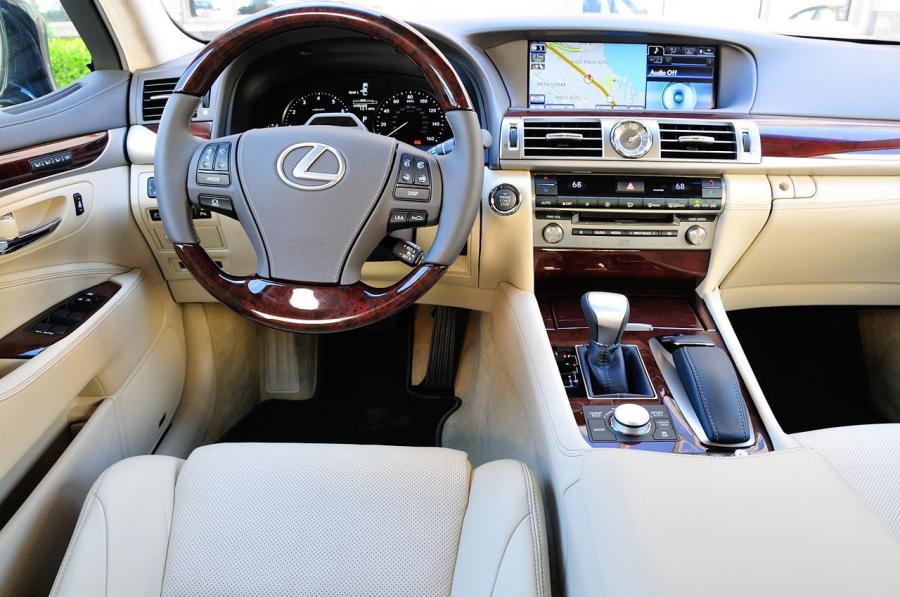  Lexus LS460 2013 года  (фото 38 из 111)